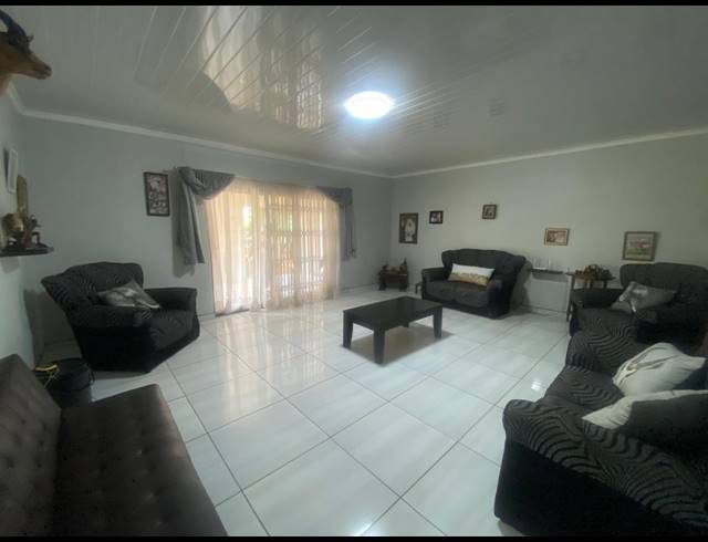 5 BEDROOM HOUSE FOR SALE IN MULLERSTUINE